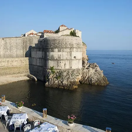 Guest house City Walls 3*